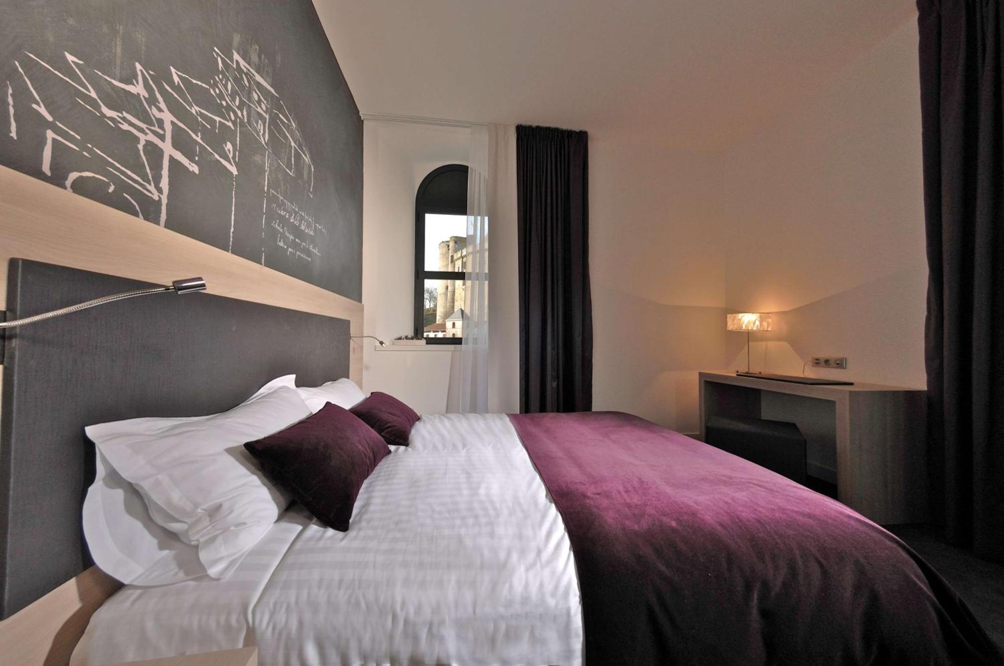 Standard Queen Room with River View